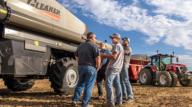Gleaner-S97-farmers-660x370.png